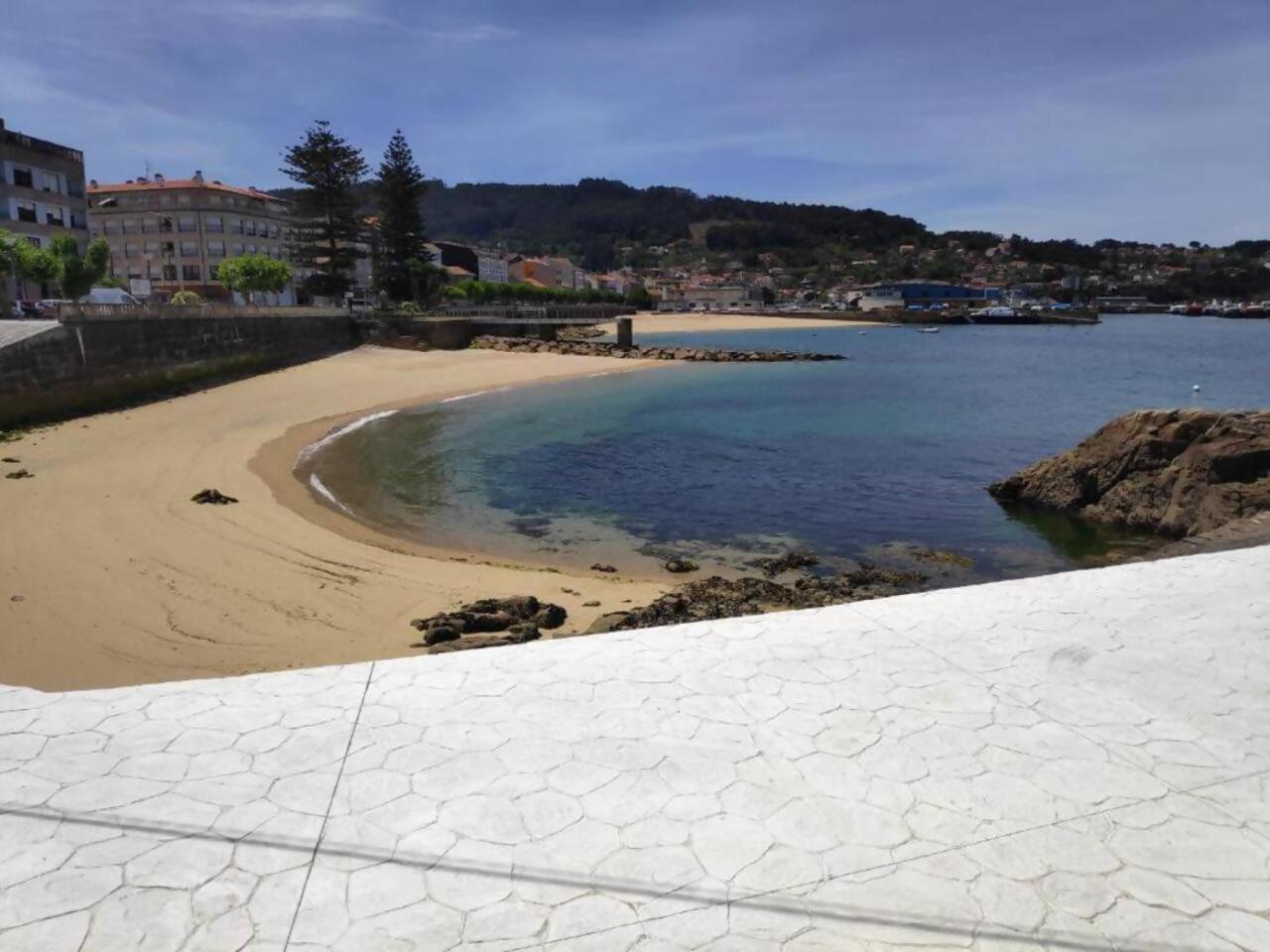 Apartamento Céntrico cerca de la playa Bueu Esterno foto