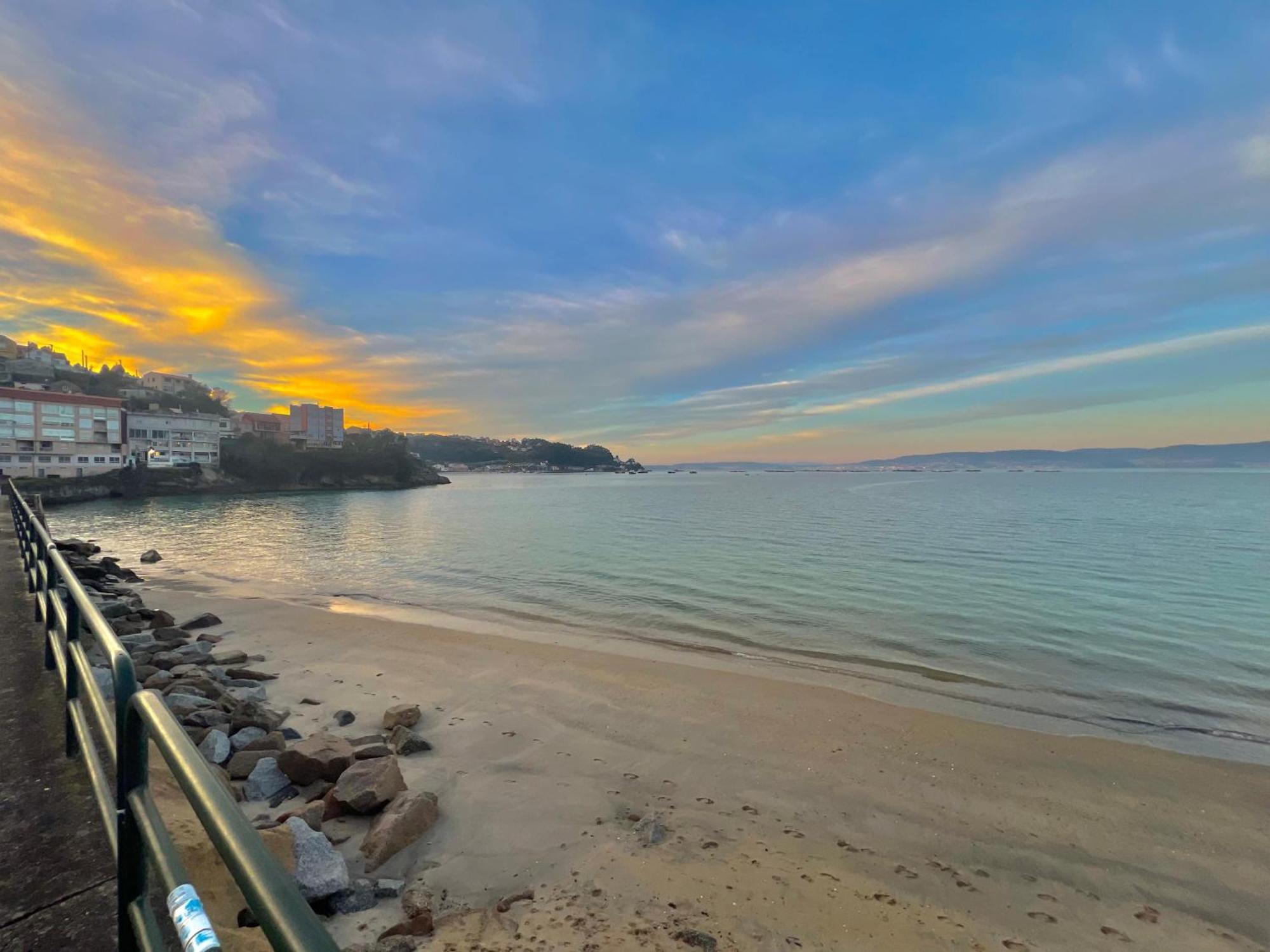 Apartamento Céntrico cerca de la playa Bueu Esterno foto
